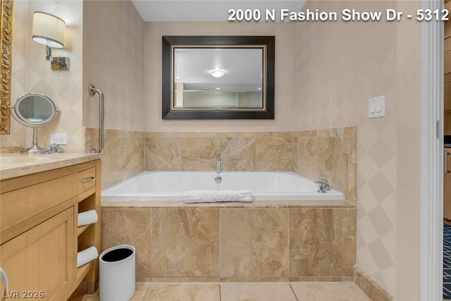 2000 North Fashion Show Drive 5312, Las Vegas, NV 89109