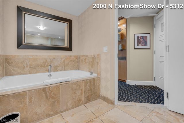 2000 North Fashion Show Drive 5312, Las Vegas, NV 89109