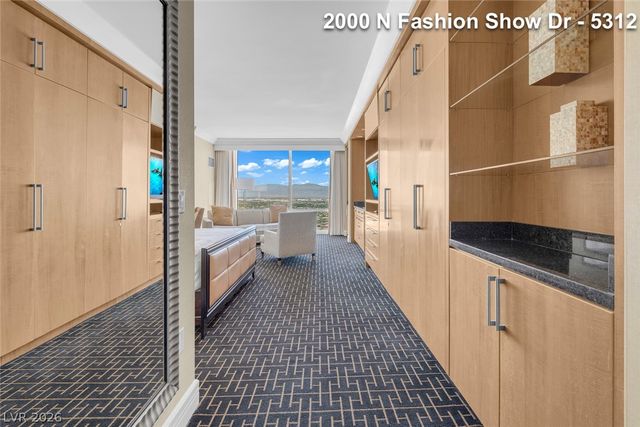 2000 North Fashion Show Drive 5312, Las Vegas, NV 89109