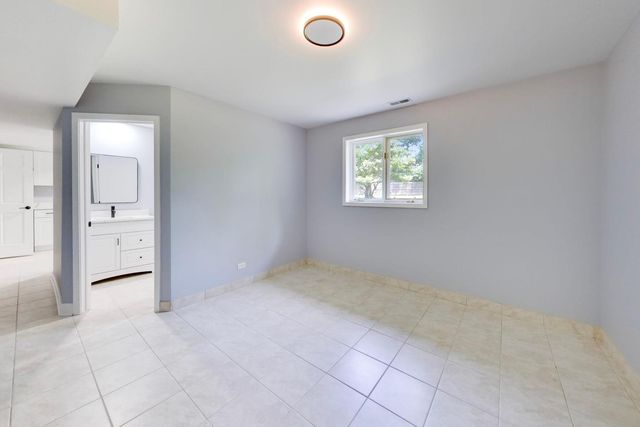16w250 93rd Place, Burr Ridge, IL 60527