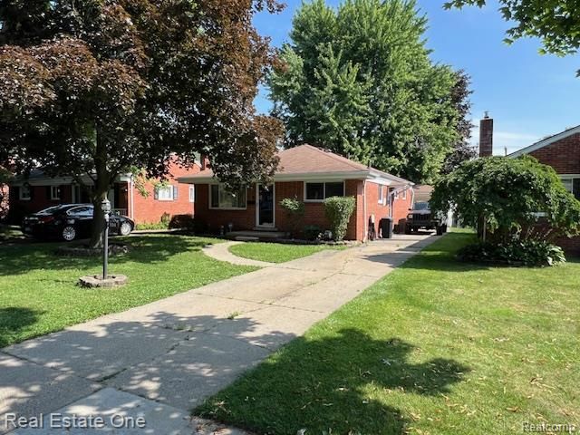 334 Harrington Street, Mt. Clemens, MI 48043