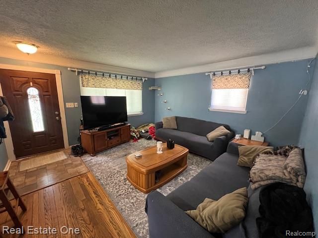 334 Harrington Street, Mt. Clemens, MI 48043