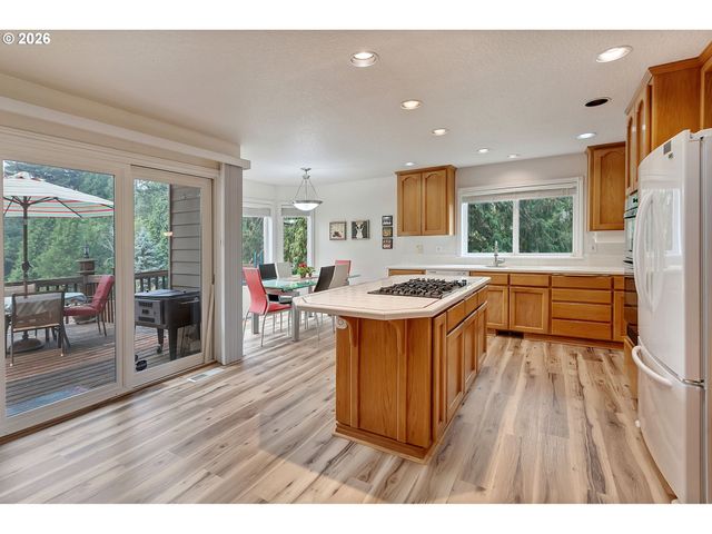 2925 Se CLEVELAND Dr, Gresham, OR 97080