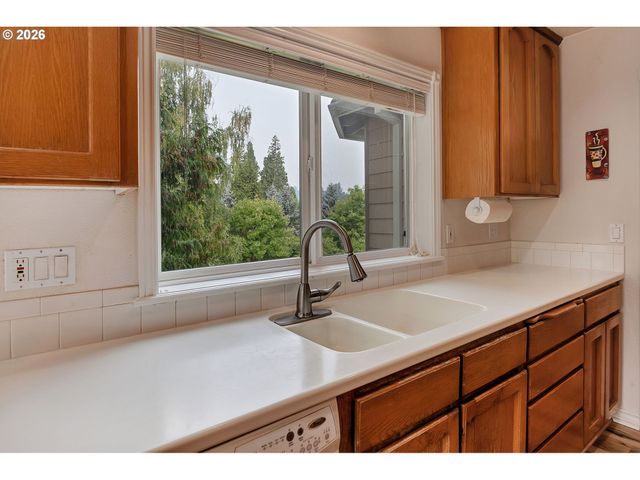 2925 Se CLEVELAND Dr, Gresham, OR 97080