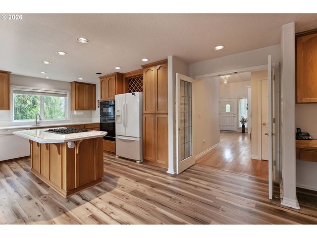 2925 Se CLEVELAND Dr, Gresham, OR 97080