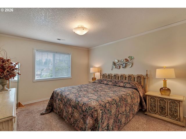 2925 Se CLEVELAND Dr, Gresham, OR 97080