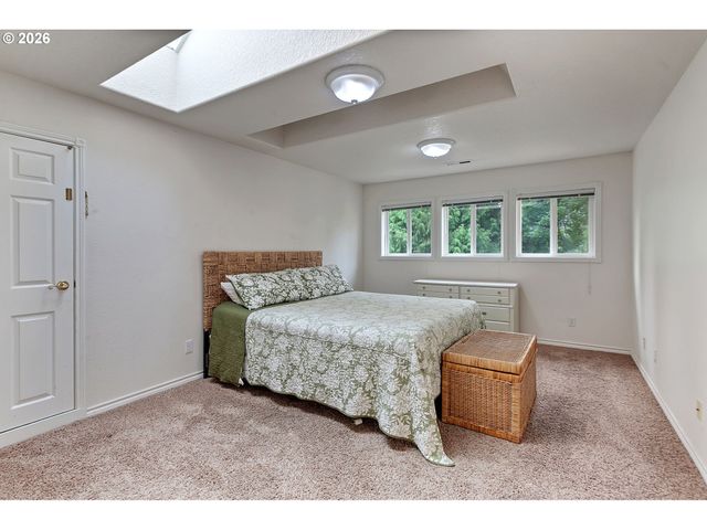 2925 Se CLEVELAND Dr, Gresham, OR 97080