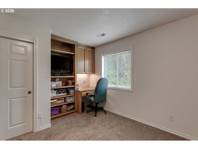 2925 Se CLEVELAND Dr, Gresham, OR 97080