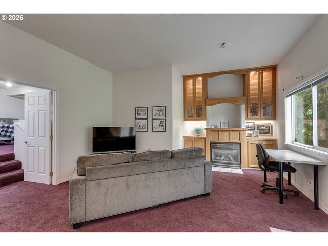2925 Se CLEVELAND Dr, Gresham, OR 97080