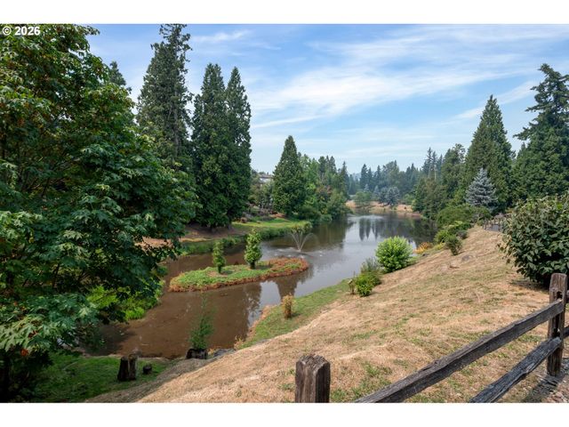 2925 Se CLEVELAND Dr, Gresham, OR 97080