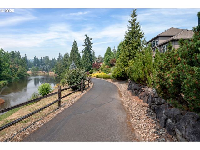 2925 Se CLEVELAND Dr, Gresham, OR 97080