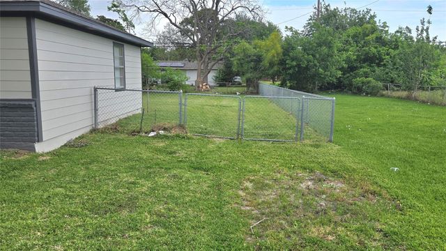 3502 Magnolia Avenue, Texas City, TX 77590