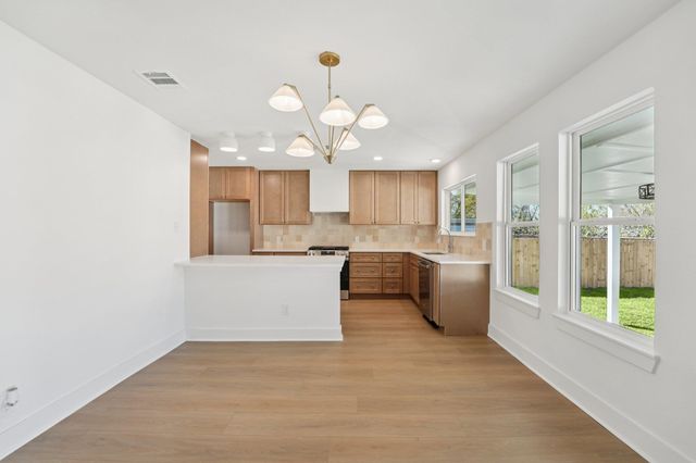 13202 Lamplight Village Ave, Austin, TX 78727