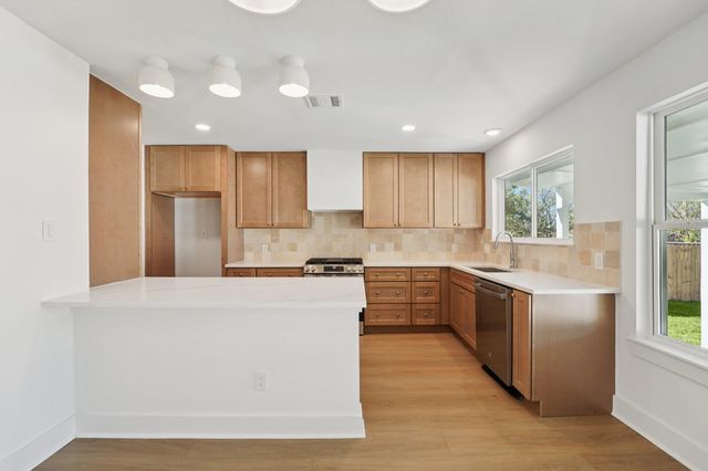 13202 Lamplight Village Ave, Austin, TX 78727