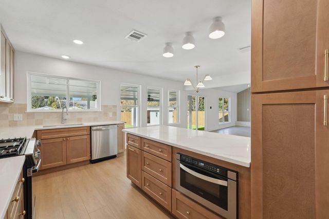 13202 Lamplight Village Ave, Austin, TX 78727