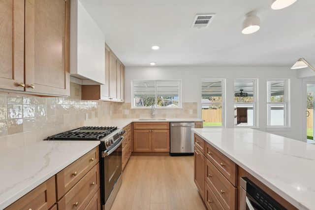 13202 Lamplight Village Ave, Austin, TX 78727