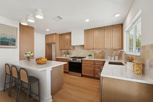 13202 Lamplight Village Ave, Austin, TX 78727