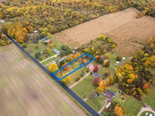 66301 County Road 681, Hartford, MI 49057