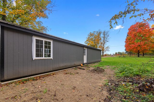 66301 County Road 681, Hartford, MI 49057