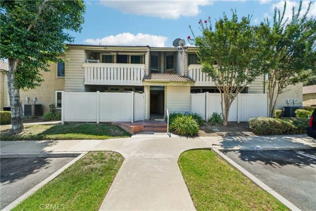 69 Town And Country Road, Phillips Ranch, CA 91766