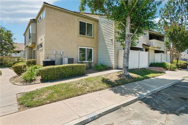 69 Town And Country Road, Phillips Ranch, CA 91766