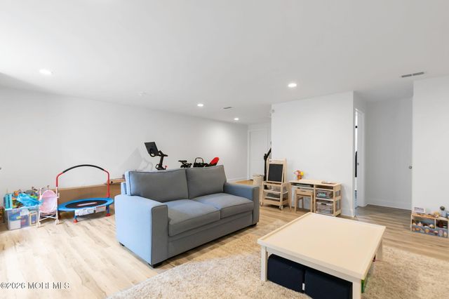 48 Eckert Drive 4103, Lincroft, NJ 07738