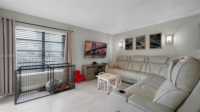 8186 NW 98th Ln 123, Hialeah Gardens, FL 33016