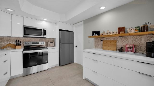 8186 NW 98th Ln 123, Hialeah Gardens, FL 33016