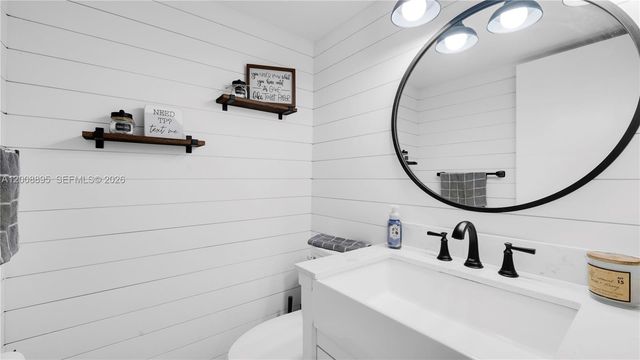 8186 NW 98th Ln 123, Hialeah Gardens, FL 33016