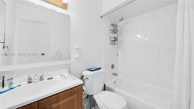 8186 NW 98th Ln 123, Hialeah Gardens, FL 33016