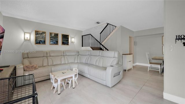 8186 NW 98th Ln 123, Hialeah Gardens, FL 33016