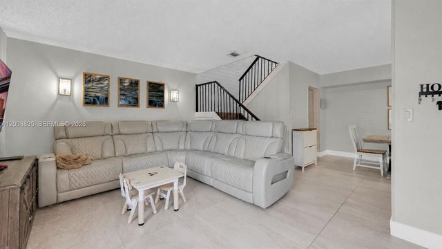 8186 NW 98th Ln 123, Hialeah Gardens, FL 33016