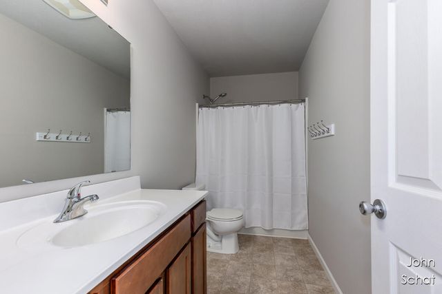 820 View Pointe Drive, Middleville, MI 49333