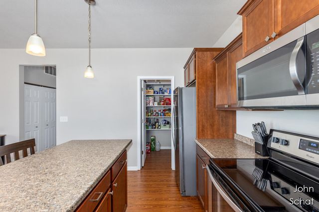 820 View Pointe Drive, Middleville, MI 49333