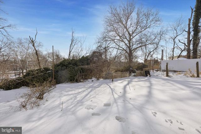 121 N FRONT ST, Darby, PA 19023