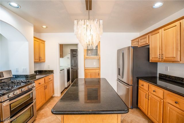 10902 Pentland Downs Street, Las Vegas, NV 89141