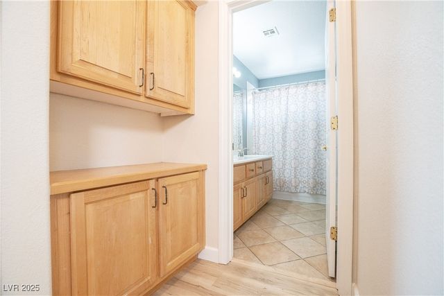 10902 Pentland Downs Street, Las Vegas, NV 89141