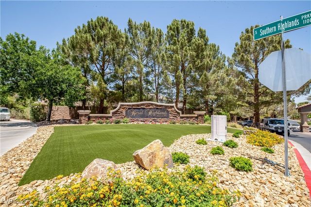 10902 Pentland Downs Street, Las Vegas, NV 89141