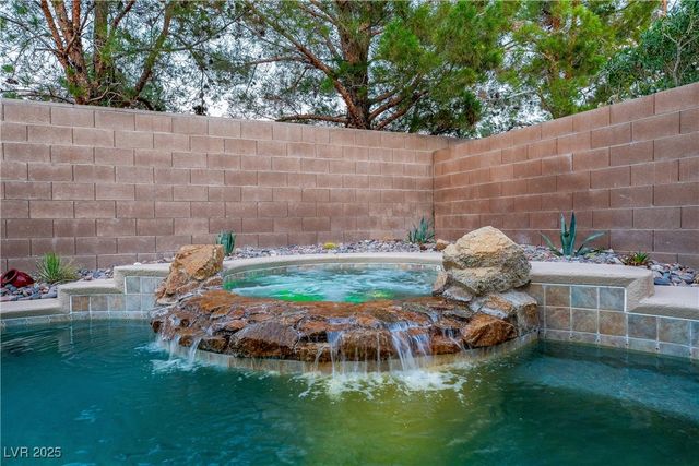 10902 Pentland Downs Street, Las Vegas, NV 89141