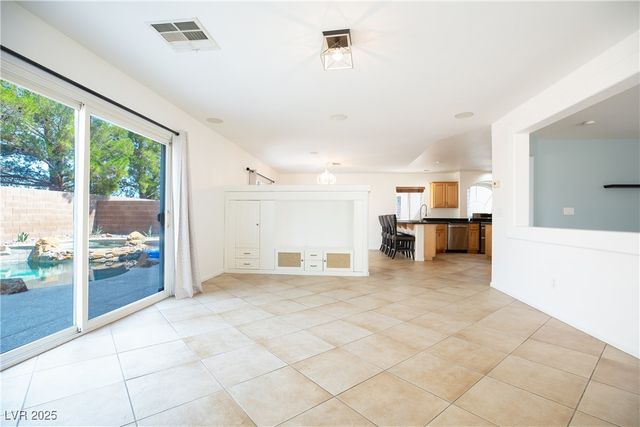 10902 Pentland Downs Street, Las Vegas, NV 89141