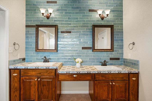 1621 Rockview Drive, Granbury, TX 76049