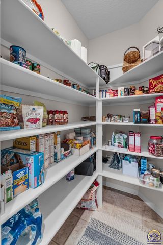 4235 SW Aylesbury RD, Topeka, KS 66610