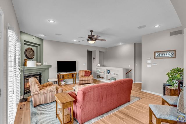4235 SW Aylesbury RD, Topeka, KS 66610