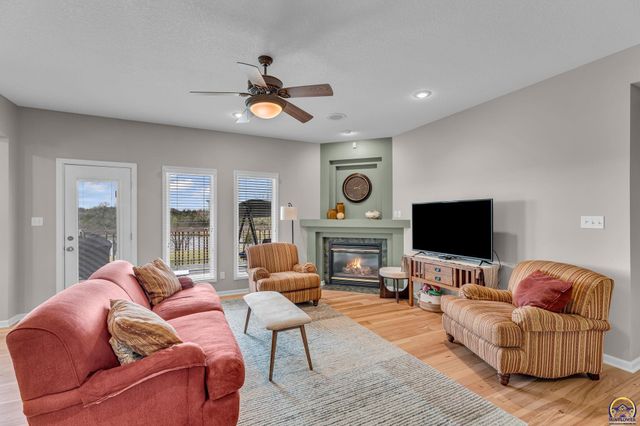 4235 SW Aylesbury RD, Topeka, KS 66610