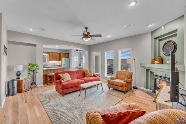 4235 SW Aylesbury RD, Topeka, KS 66610