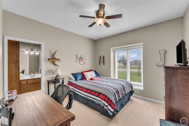 4235 SW Aylesbury RD, Topeka, KS 66610