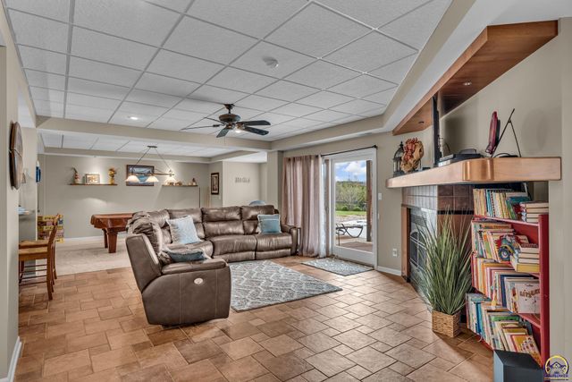 4235 SW Aylesbury RD, Topeka, KS 66610