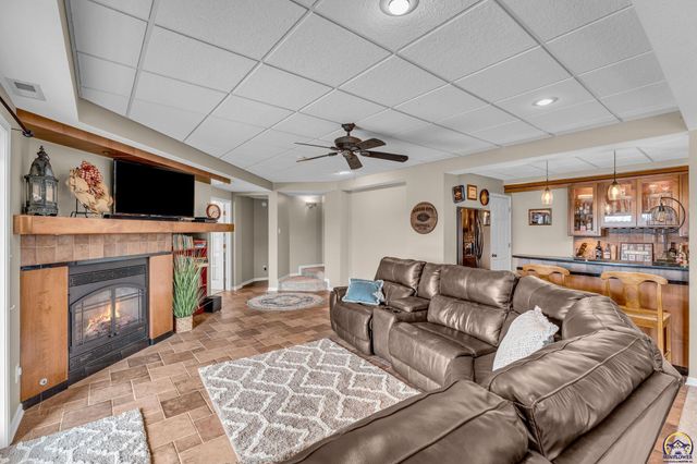 4235 SW Aylesbury RD, Topeka, KS 66610