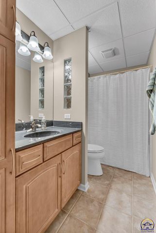 4235 SW Aylesbury RD, Topeka, KS 66610