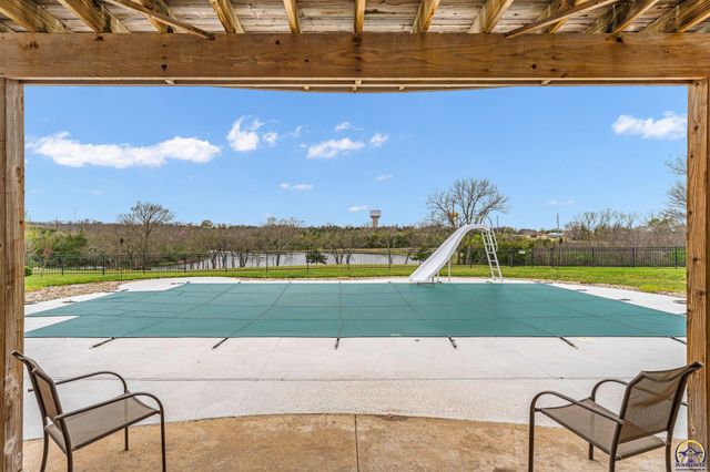 4235 SW Aylesbury RD, Topeka, KS 66610